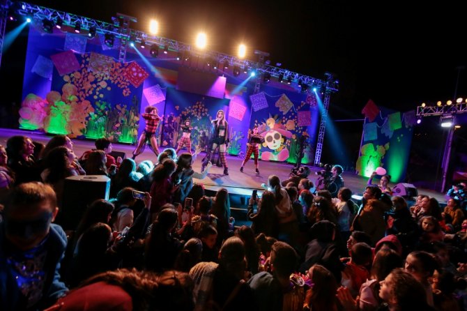 Gala_carnaval_2019_LosLLanosdeAridane_LolaIndigo.jpg