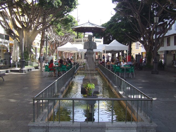 MONUMENTO AL DOCTOR MIGUEL PEREZ CAMACHO.JPG