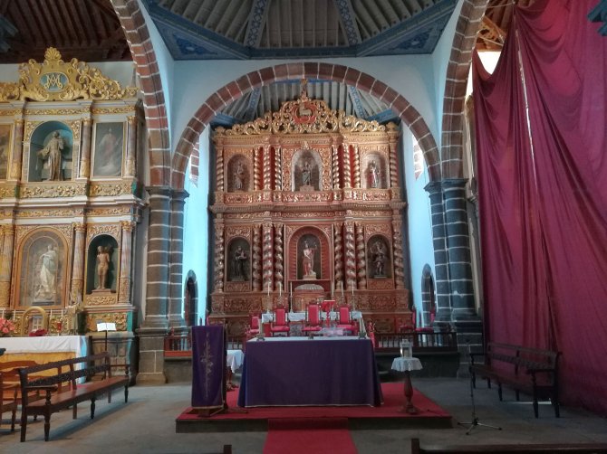 Igelsia de San Juan de Puntallana - Conjunto.jpg