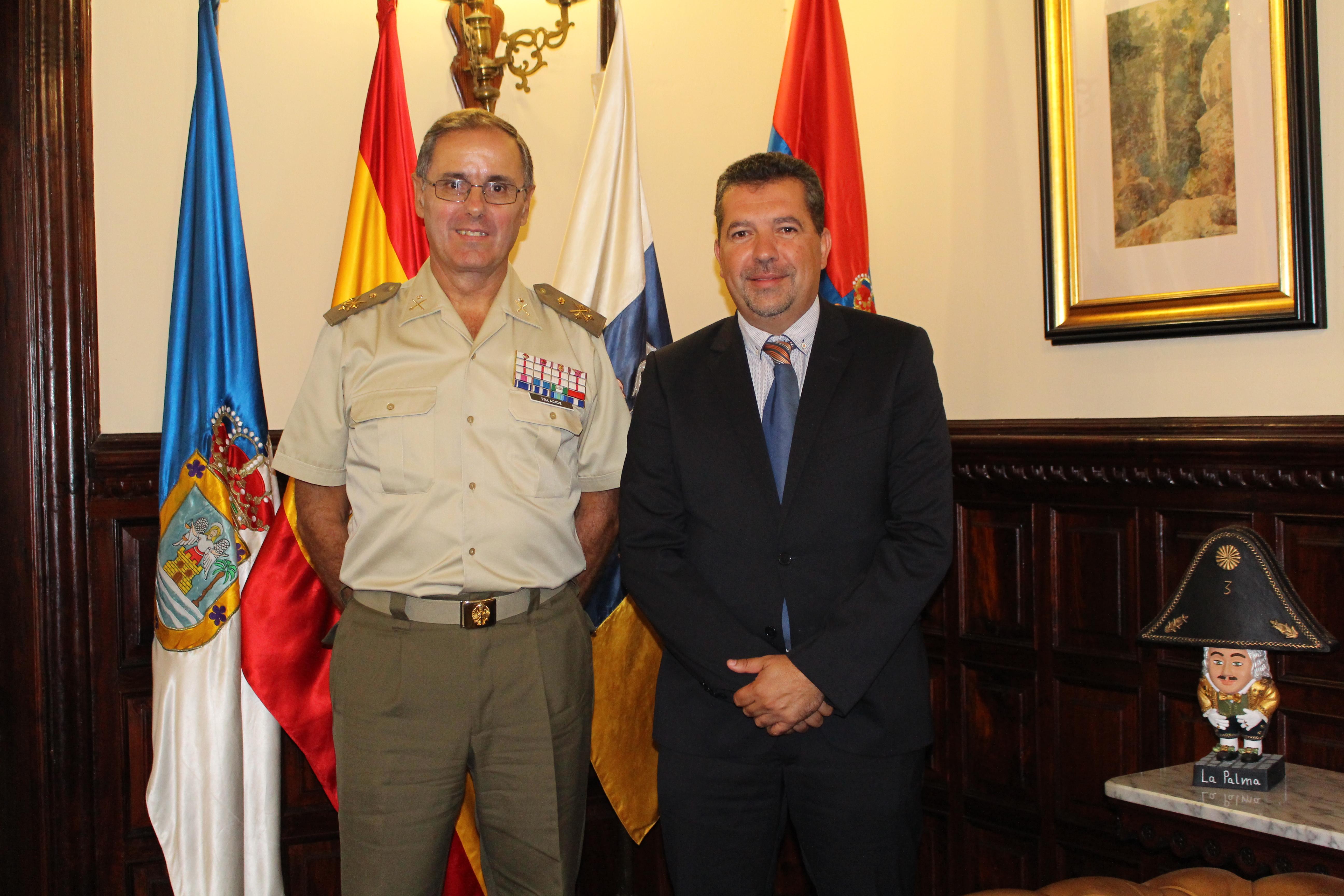 Reunión alcalde mando militar Palacios (3).JPG