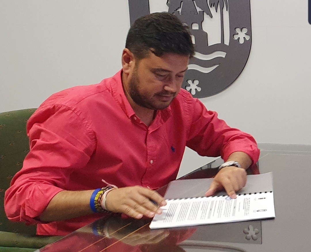 jacob camisa roja.jpg