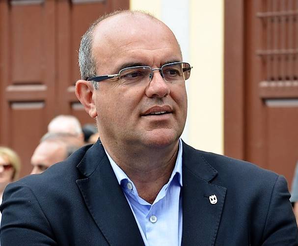 El-presidente-del-Cabildo-Anselmo-Pestana-crop.jpg