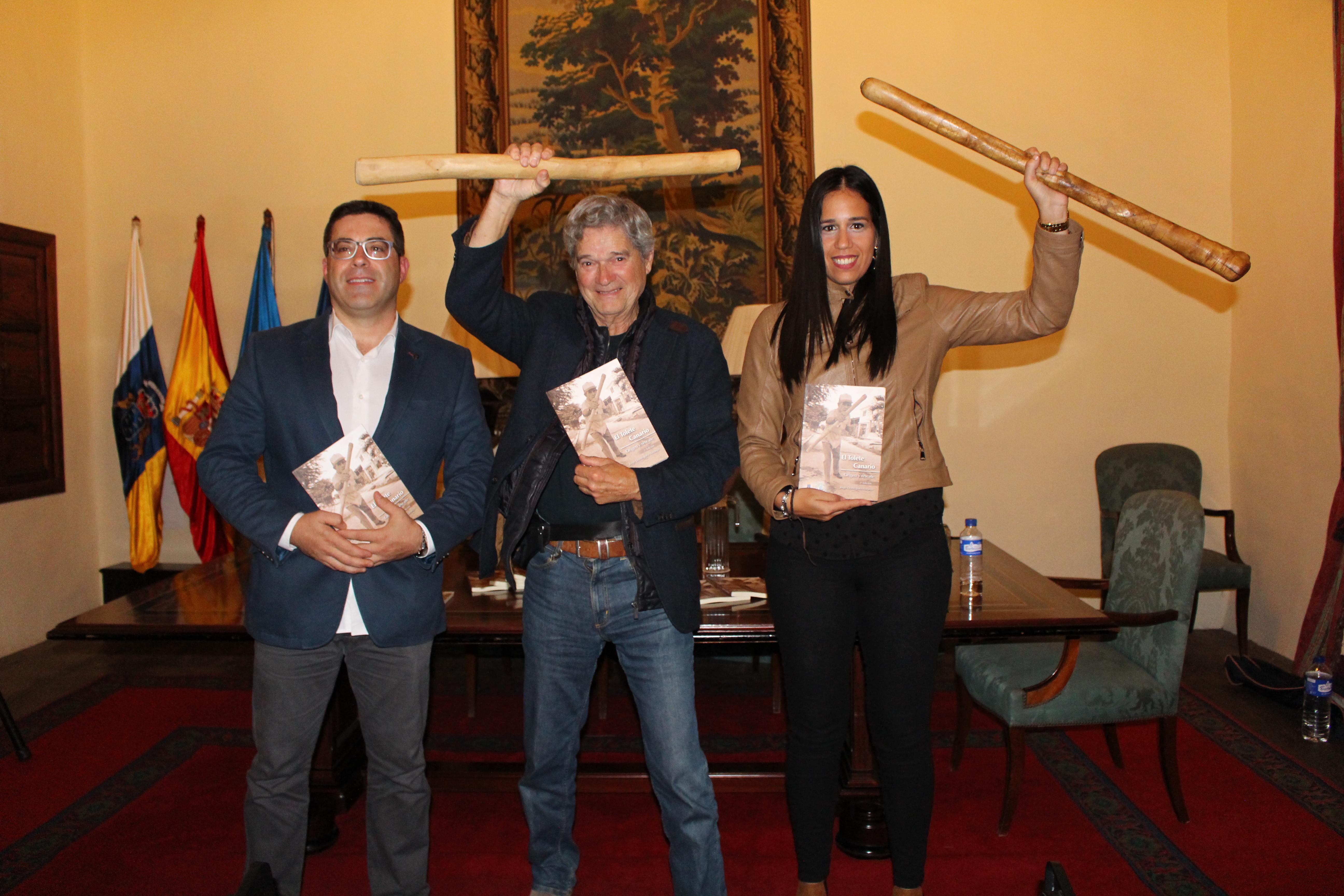 El tolete canario presentación del libro y exhibición (21).JPG