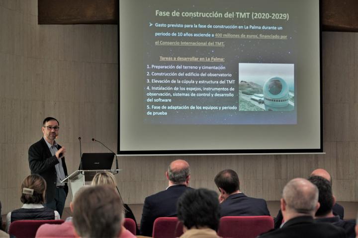 El economista Juan José Díaz Hernández en la presentación del Impacto Socio-Económico del Telescopio de Treinta Metros (TMT)