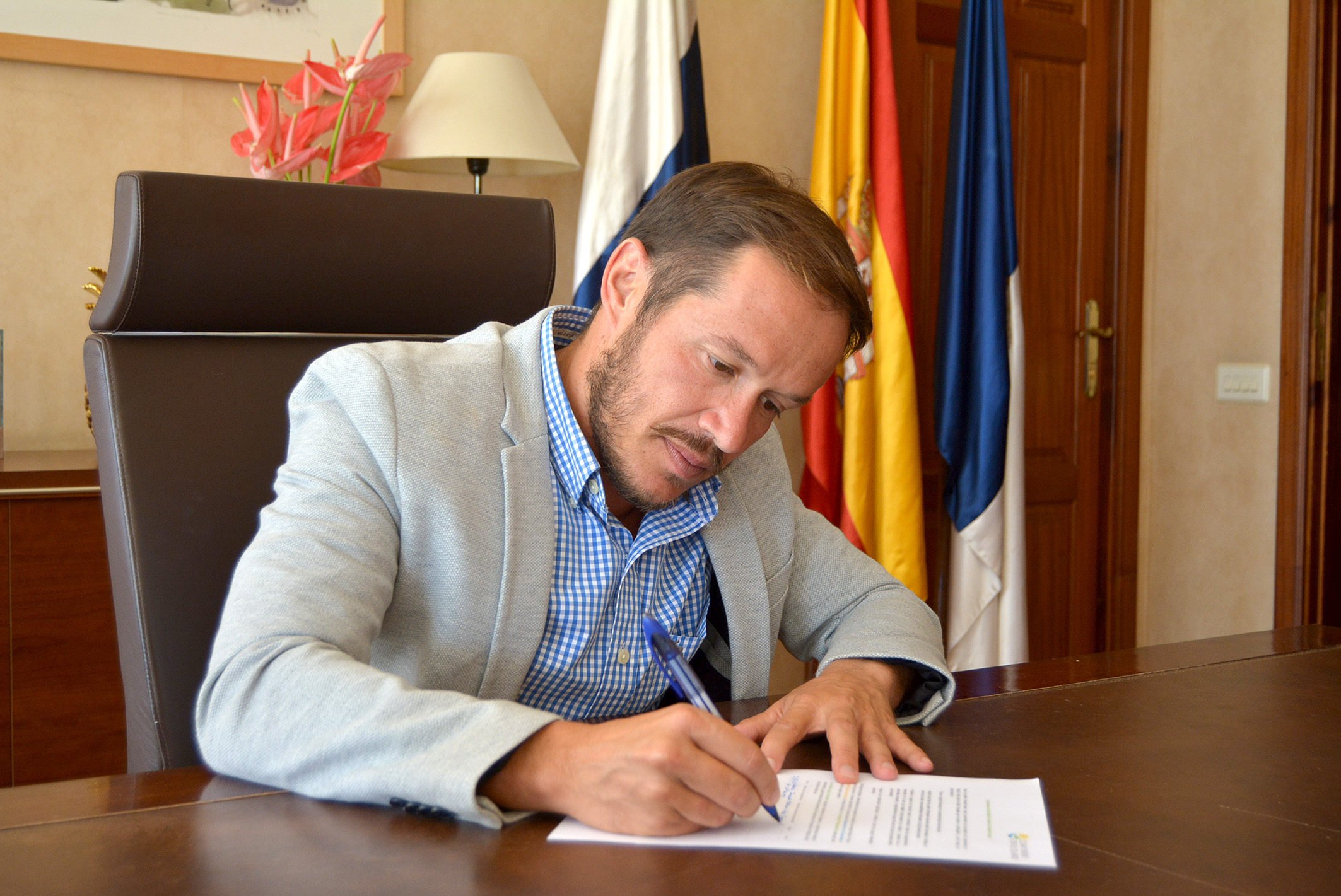 030919-LPR-Mariano-H-Zapata-firma-compromiso-3.jpg