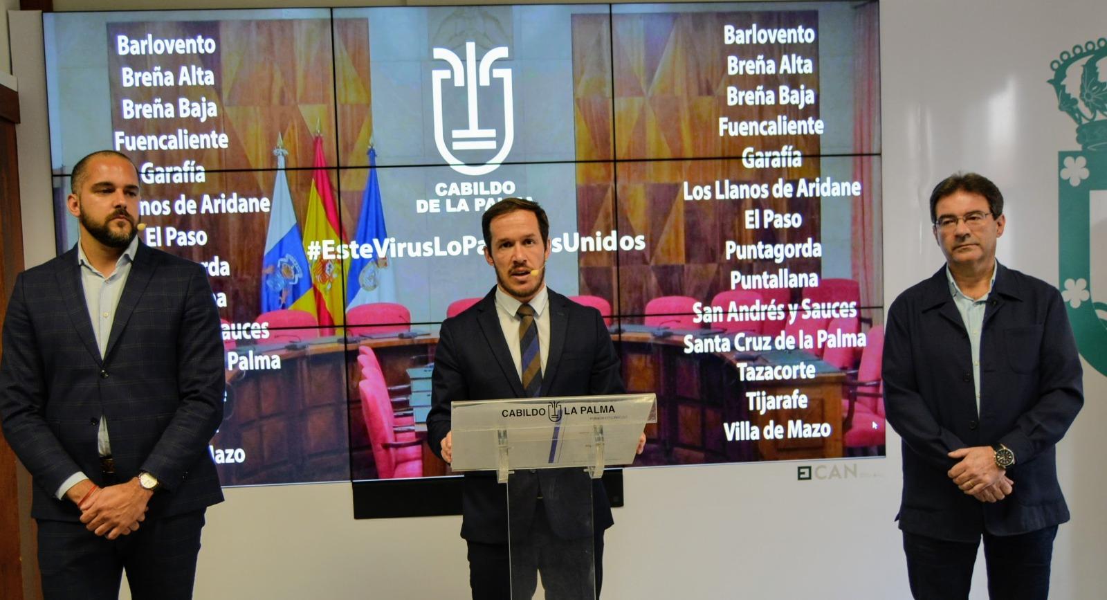 Kilian Sánchez Sanjuán, director del Área de Salud de La Palma; Mariano H. Zapata, Presidente del Cabildo Insular y José Adrián Hernández Vicepresidente del Cabildo Insular
