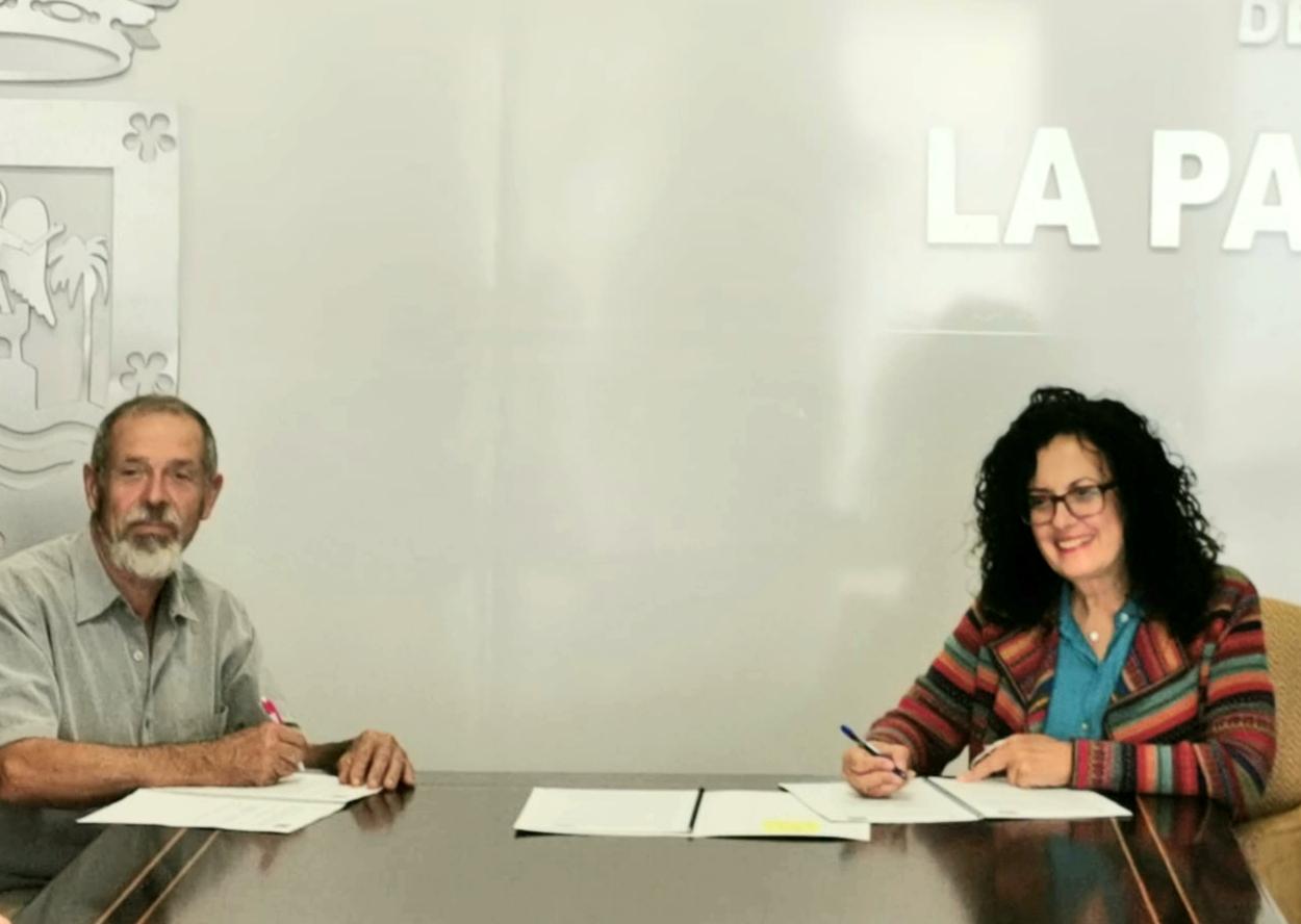 260620 Firma con ADER La Palma Organica Nieves Rosa Arroyo.jpeg