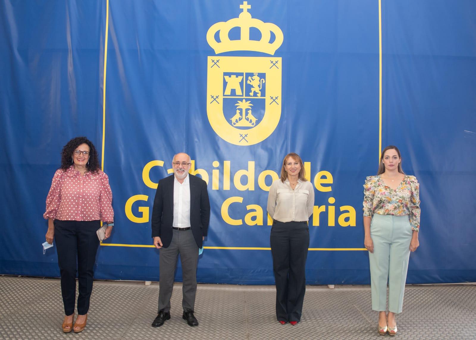240720 Nieves Rosa Arroyo y Maria Rodriguez en jornadas proyecto europeo paloma rabiche Gran Canaria.jpeg
