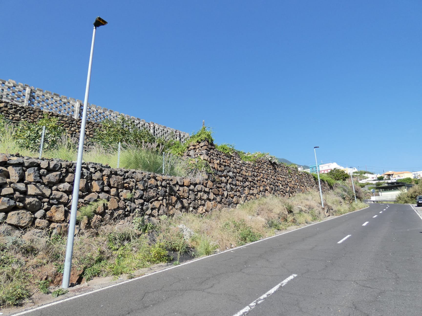 Foto-Detalle-de-las-nuevas-luminarias-en-las-vías-de-diferentes-barrios-de-Santa-Cruz-de-La-Palma.jpg