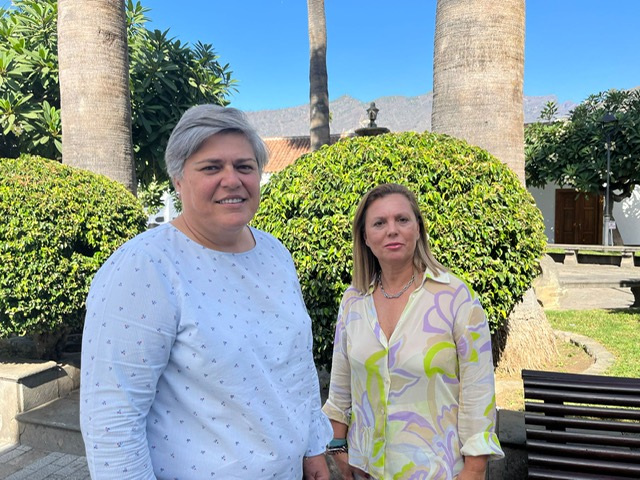 La alcaldesa de Los Llanos de Aridane, Noelia García Leal, y la concejal de Igualdad, Elena Pais.jpg