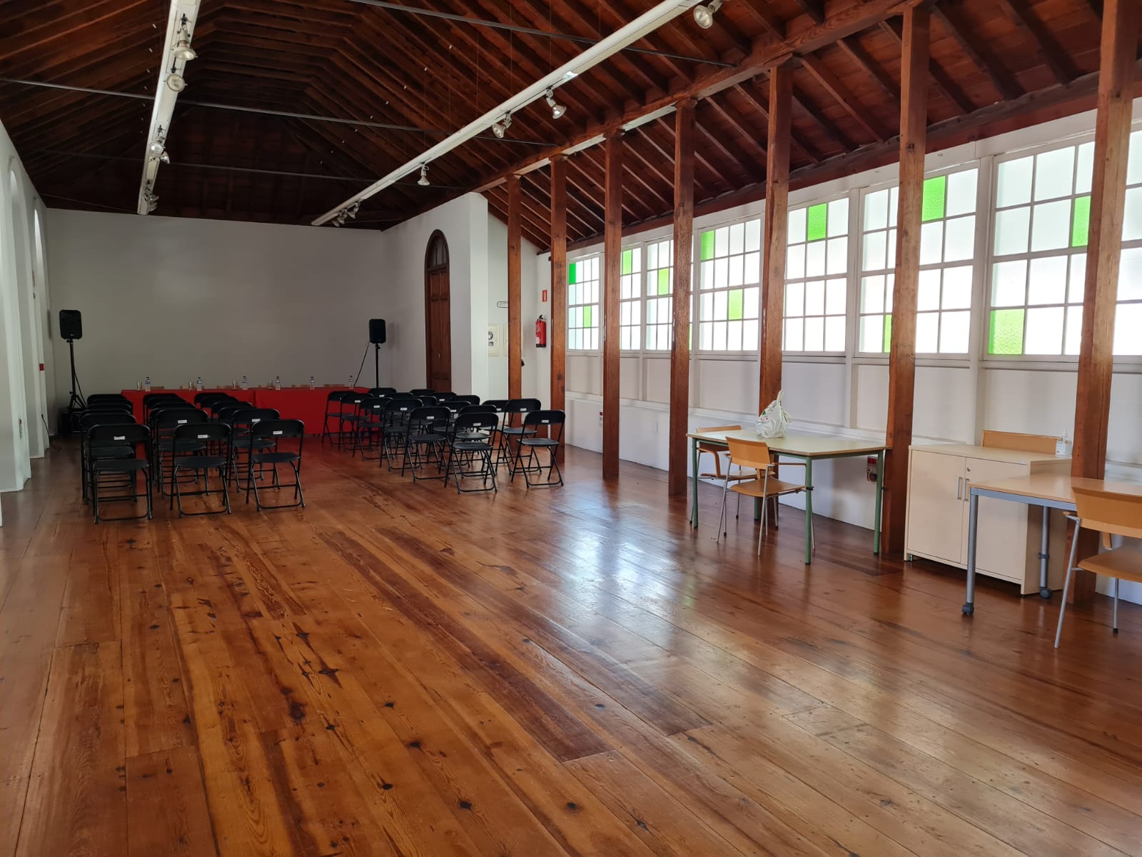Foto interior sala de La Recova en Santa Cruz de La Palma.jpg