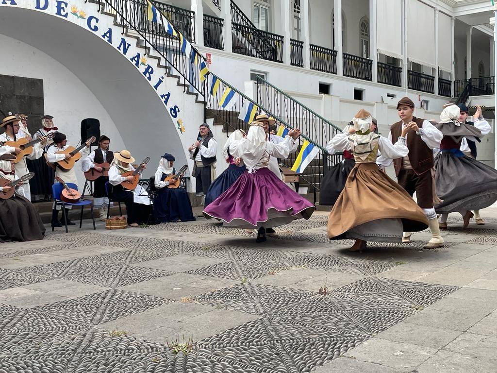 Foto Actuación Escuela Municipal de Folclore de Santa Cruz de La Palma.jpg