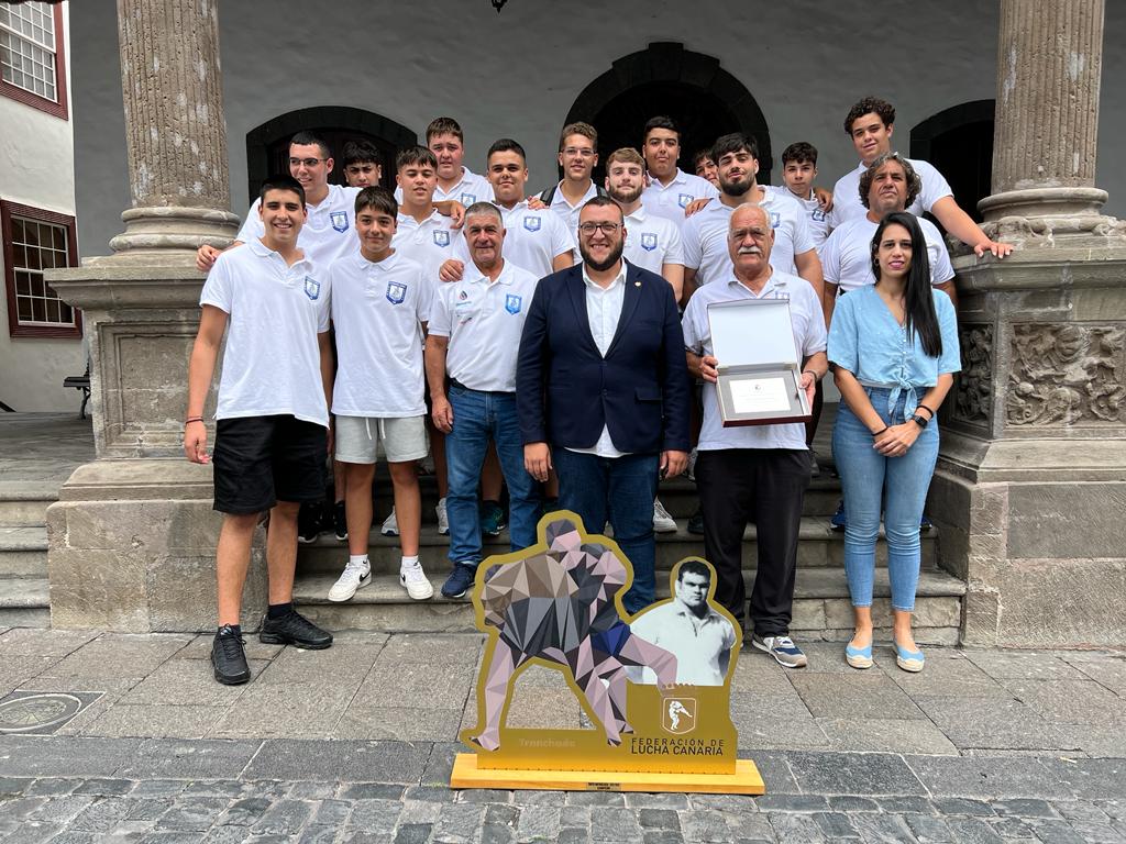 Foto Recepción Club de Lucha de Mirca en el Ayuntamiento de Santa Cruz de La Palma 1.jpg