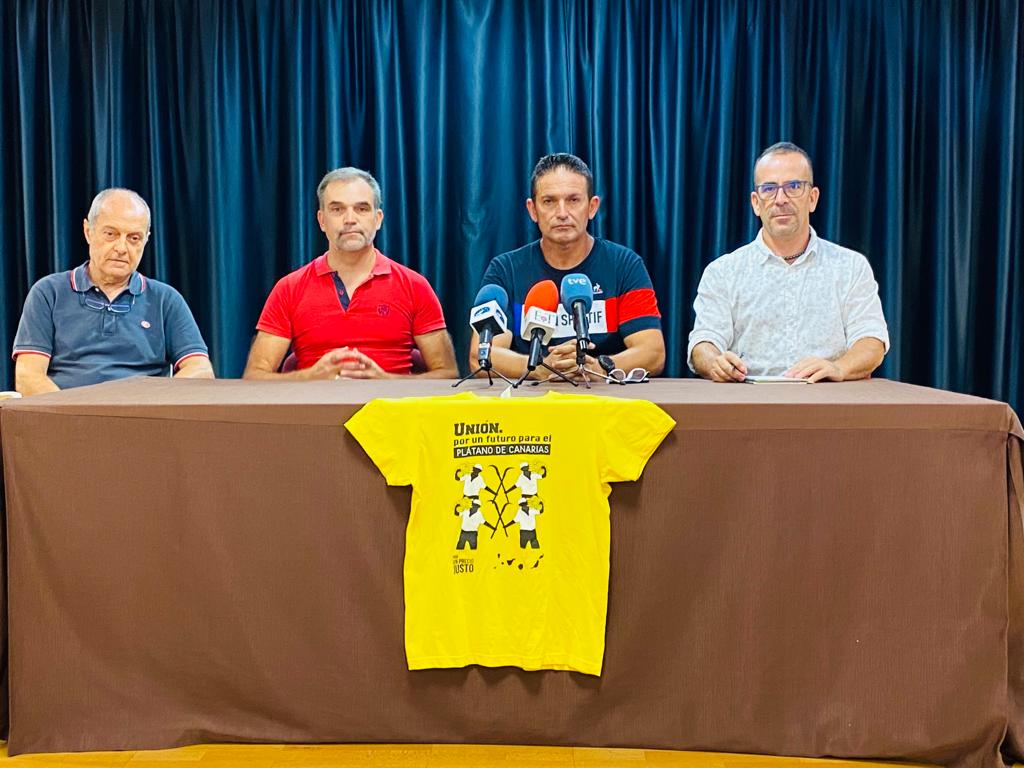 Rueda de prensa de la Plataforma por un Precio Justo del Plátano y la asociación Agua para La Palma.jpg