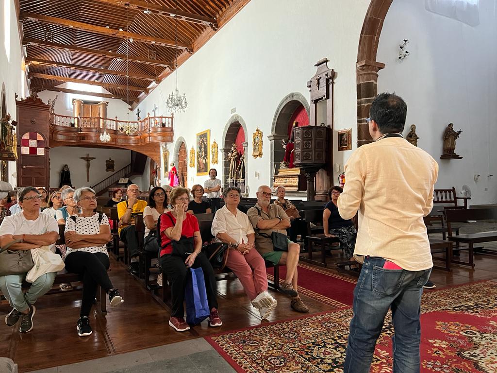 Foto instante durante la visita guiada a la iglesia de San Francisco.jpg