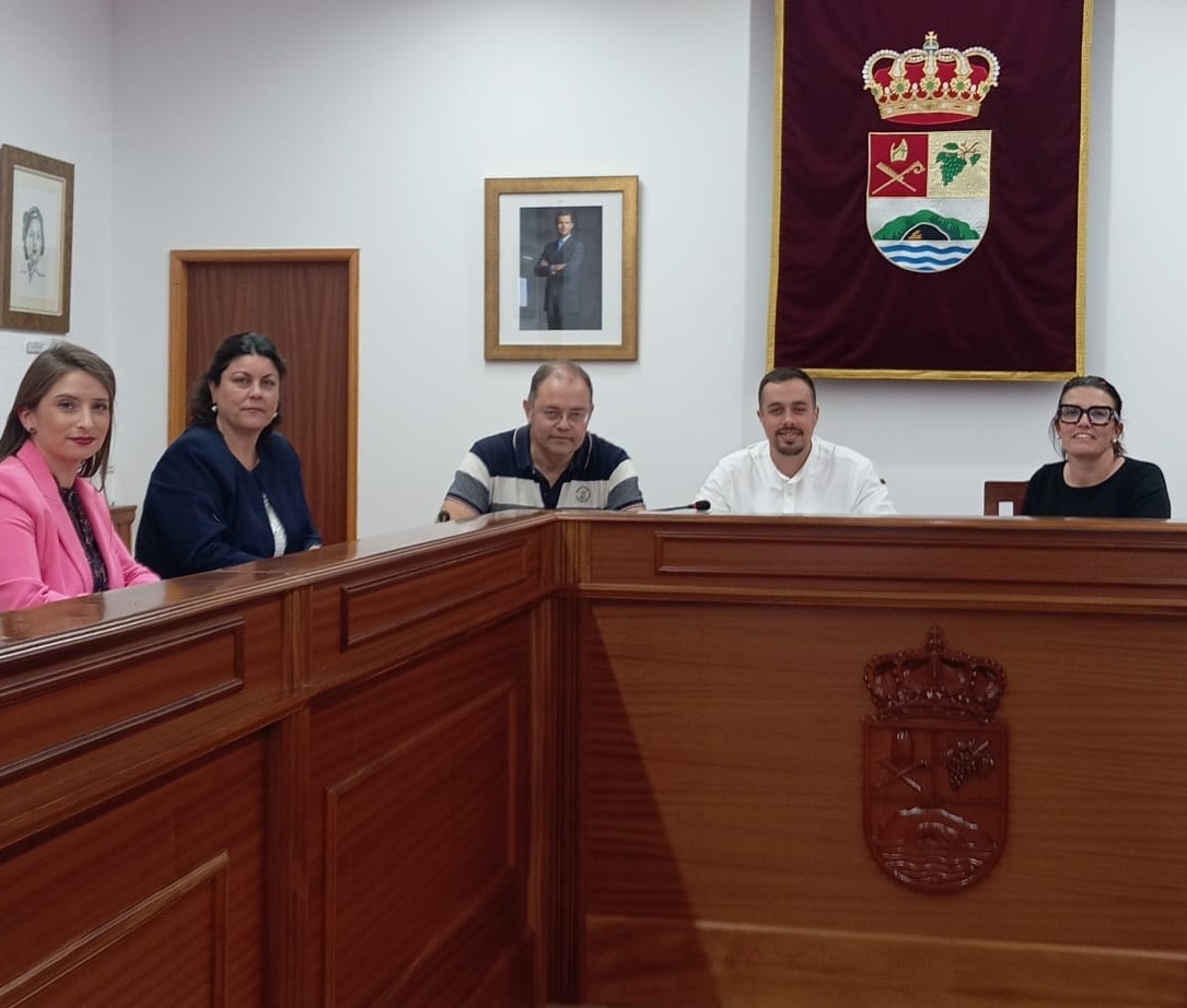 Reunión consejera de turismo.jpg