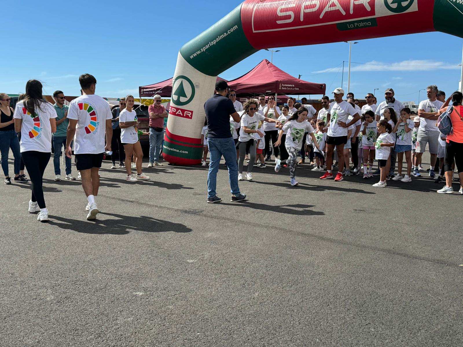 Foto preparación de la salida de ECO RACE.jpg
