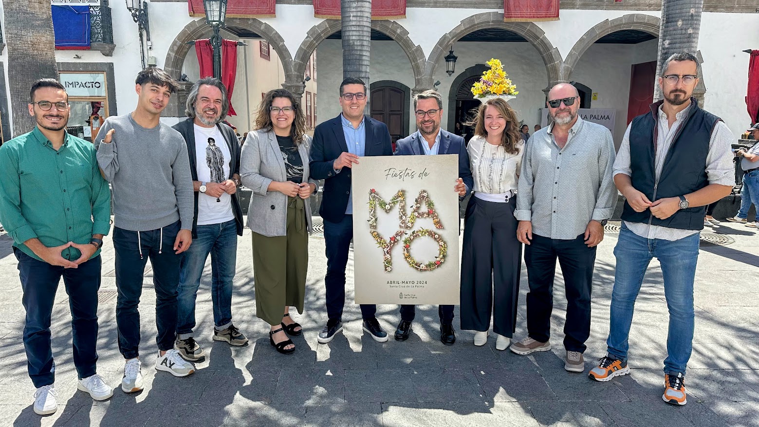 Foto equipo de gobierno presentación Fiestas de Mayo 2024.jpg