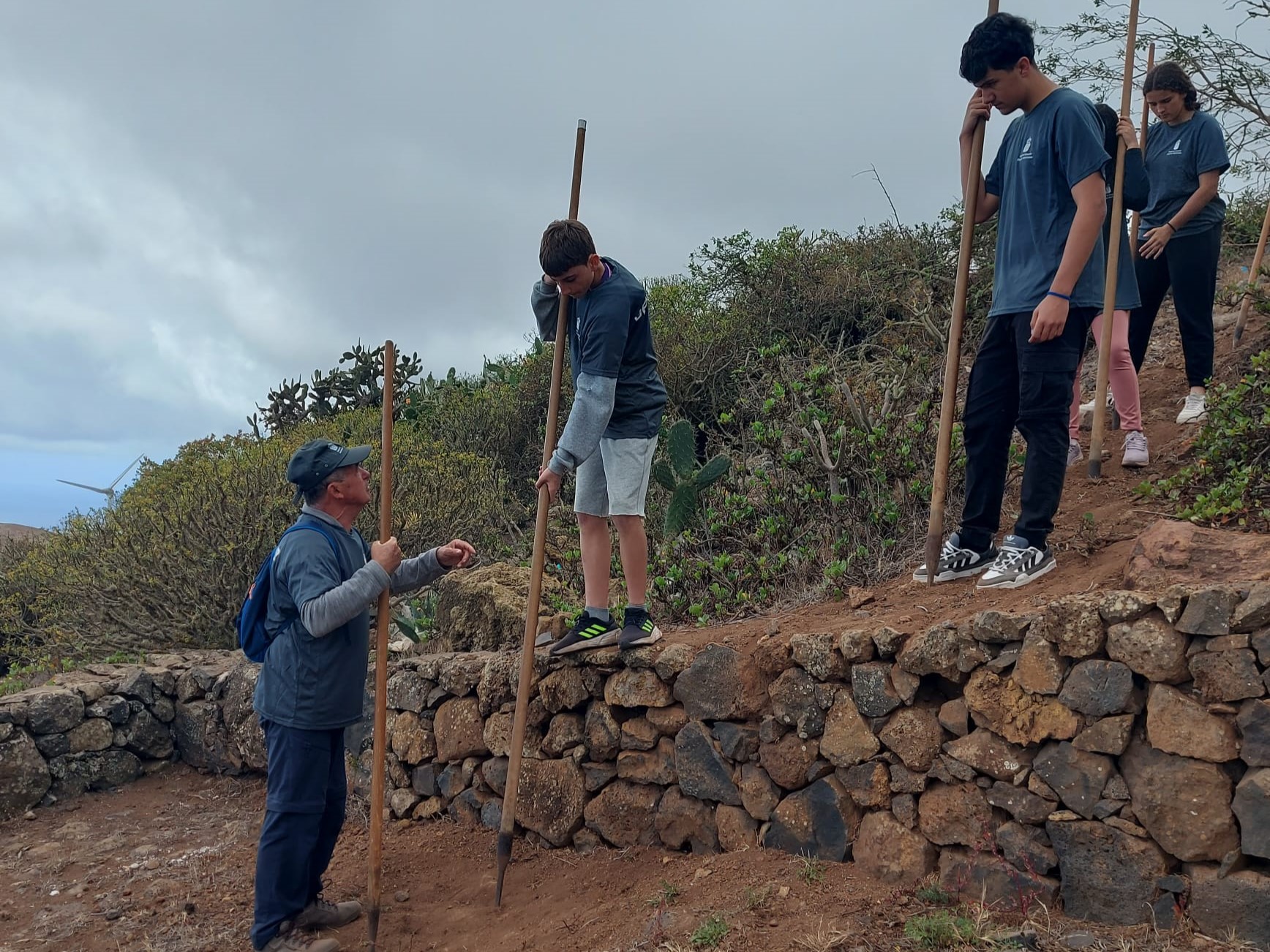 FOTO. Exhibición del salto del pastor en la isla de El Hierro. Semana Canaria de Deportes Autóctonos (3).jpg