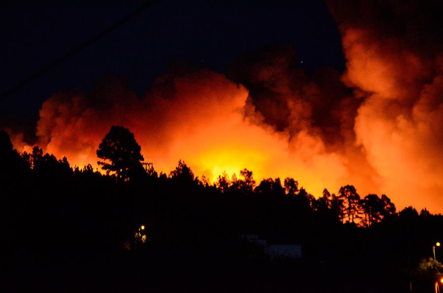 incendio-puntagorda-noche-efe.jpg