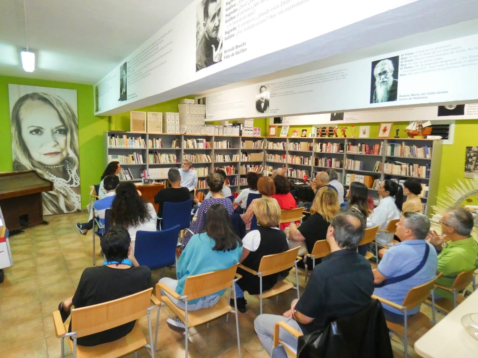 Foto 2  Instante de una actividad del área de las Bibliotecas Municipales de Santa Cruz de La Palma.jpg