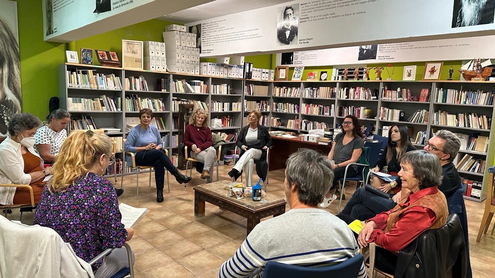 Foto 1  Instante de una actividad del área de las Bibliotecas Municipales de Santa Cruz de La Palma.jpg