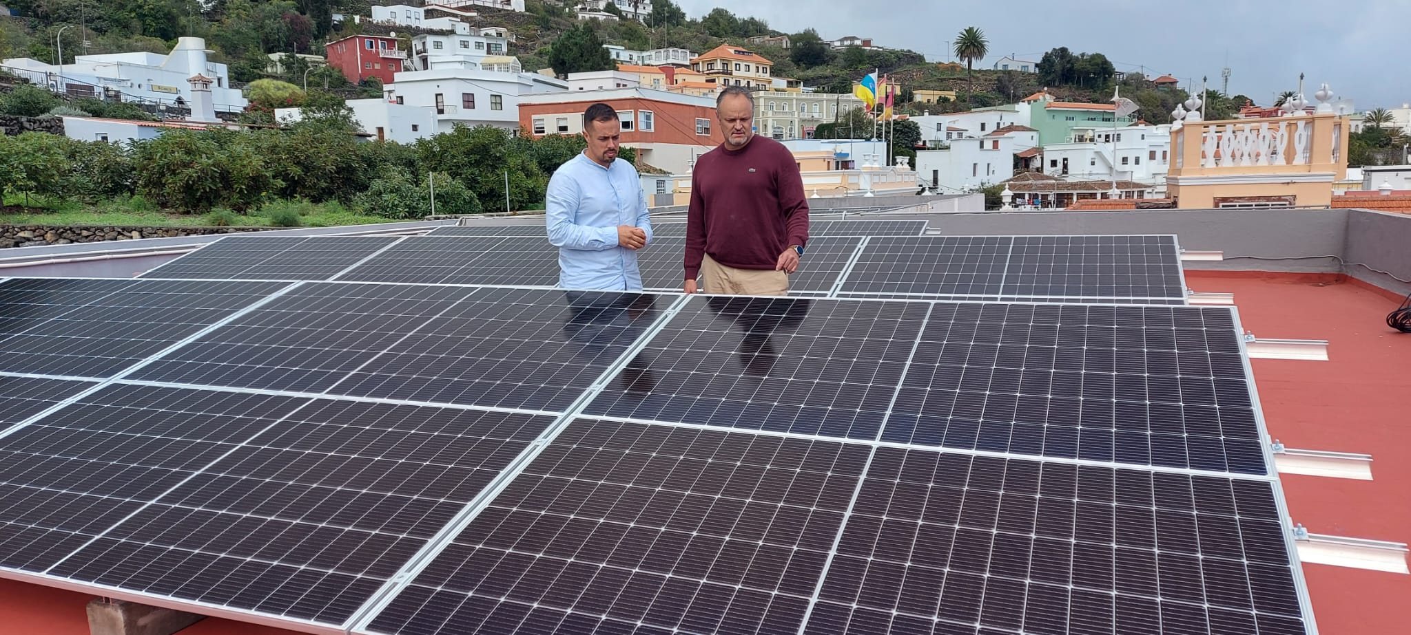 Placas fotovoltaicas Villa de Mazo.jpg