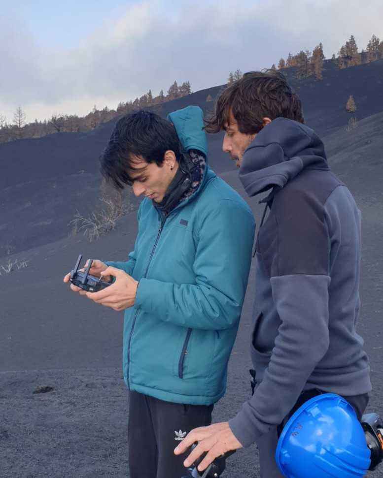 FOTO. Estudiantes canarios estrenarán en La Palma un documental sobre quienes informaron en la última erupción de la isla (1).jp