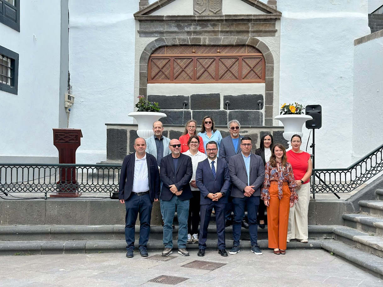 Foto Instante tras la puesta en funcionamiento de la fuente renacentista.jpg