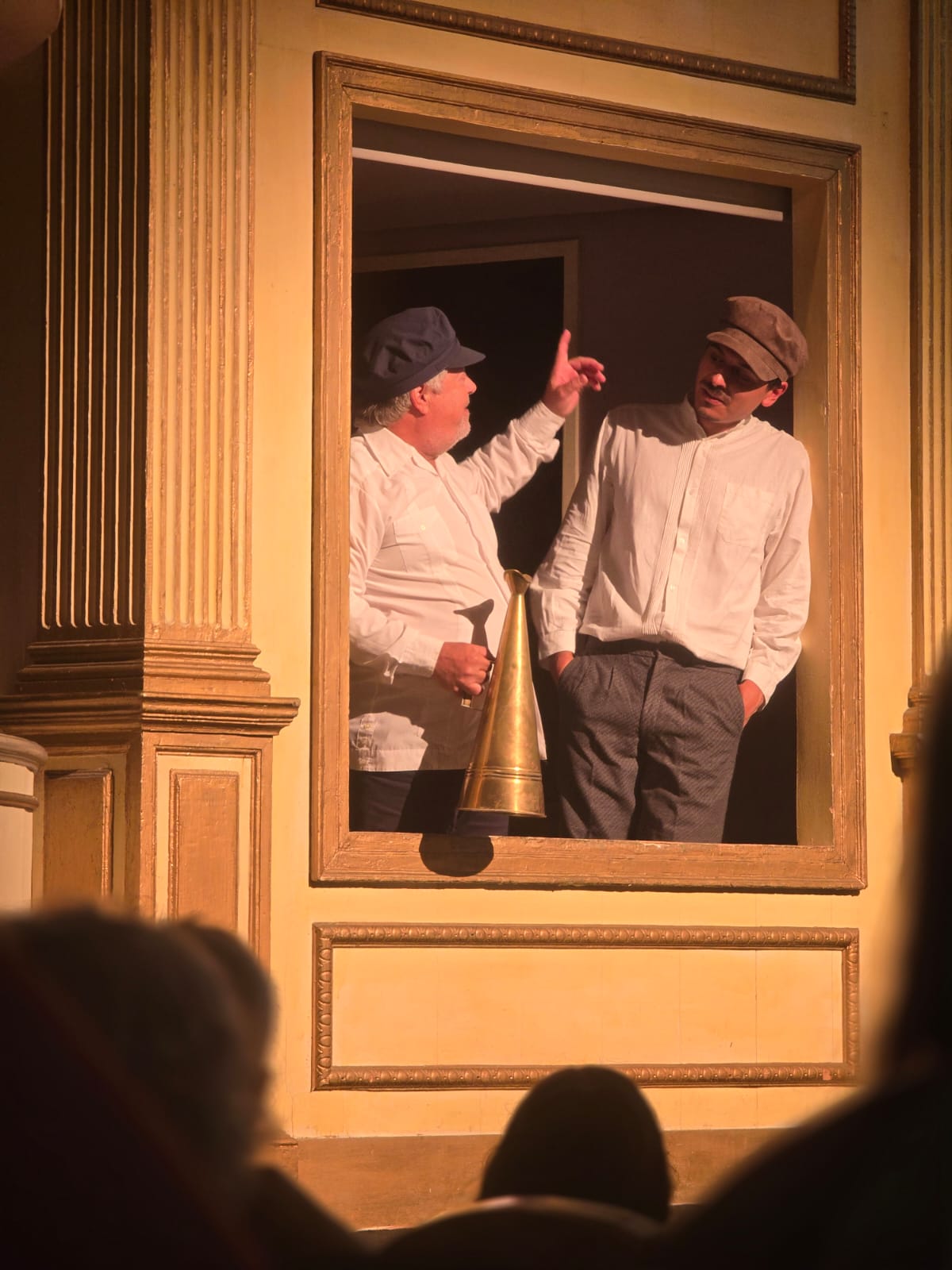 Momento de la obra con actores Javier De León y Leo Luis.jpg