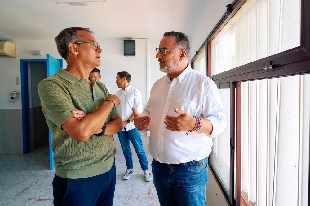 FOTO. Poli Suárez visita el CEIP María Milagros Acosta García antes de su reapertura (2).jpg