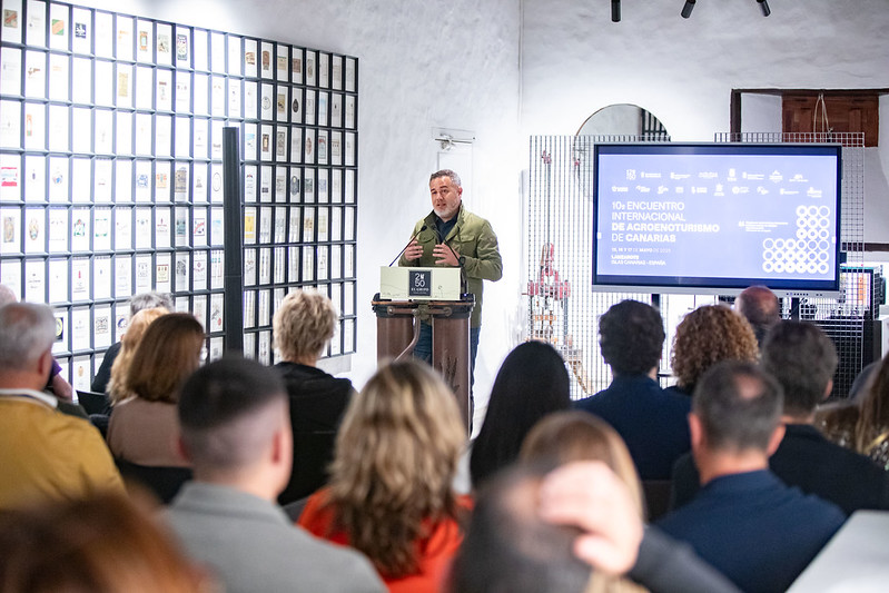 Gabriel Santos. Clausura del X Encuentro Internacional de AgroEnoturismo de Canarias en Lanzarote (2).jpg
