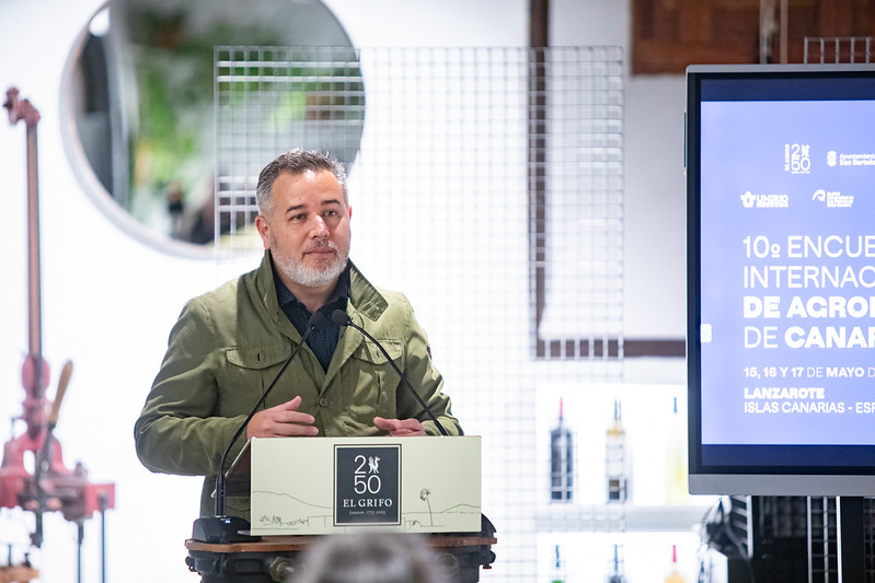 Gabriel Santos. Clausura del X Encuentro Internacional de AgroEnoturismo de Canarias en Lanzarote (1).jpg