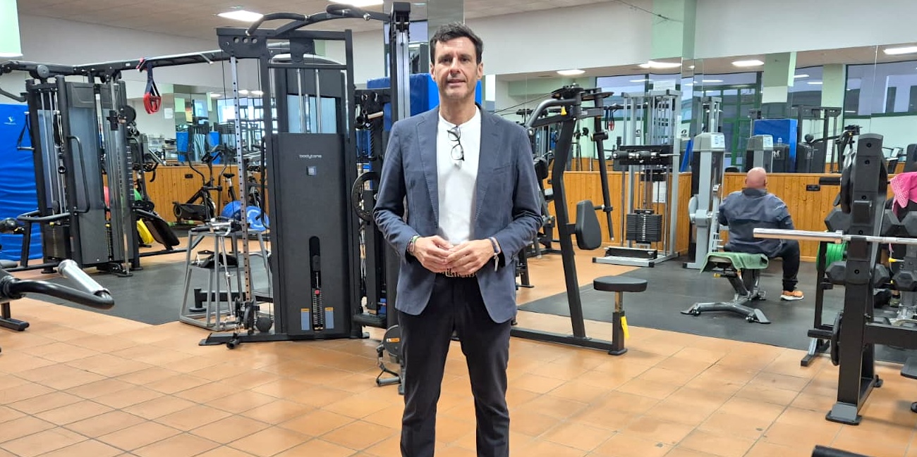 Toni Santana en el gimnasio municipal.jpg