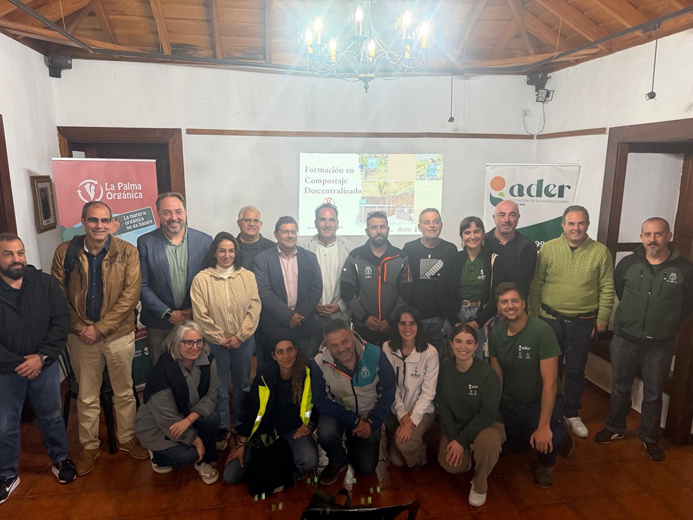 Formación compostaje descentralizado El Hierro 2.jpg