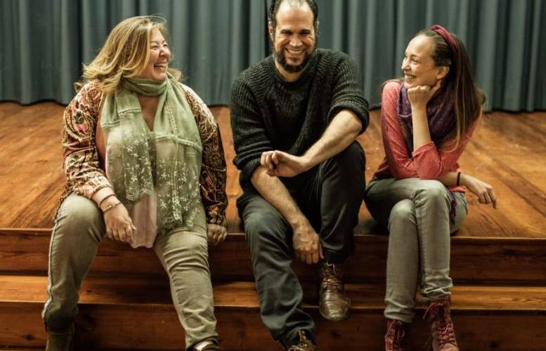 Charo Gonzalez, concejal de Cultura del Ayuntamiento de Los Llanos de Aridane, junto a los directores de la Fiesta de Arte 2019, Nayra Gómez e Iriome del Toro