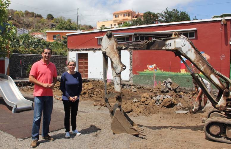 Borja Pérez y Ana Trujillo durante las obras realizadas a lo largo del curso