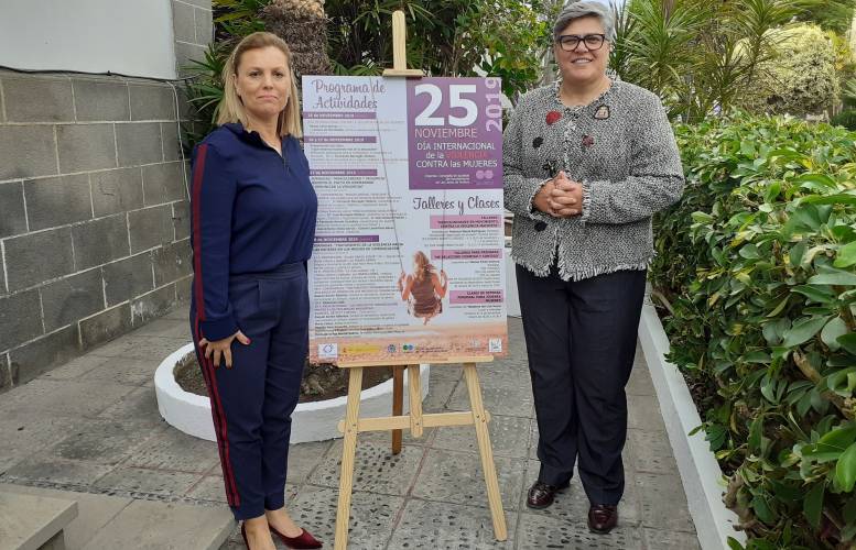 La alcaldesa de Los Llanos de Aridane, Noelia García Leal y la concejala de Igualdad, Elena Pais