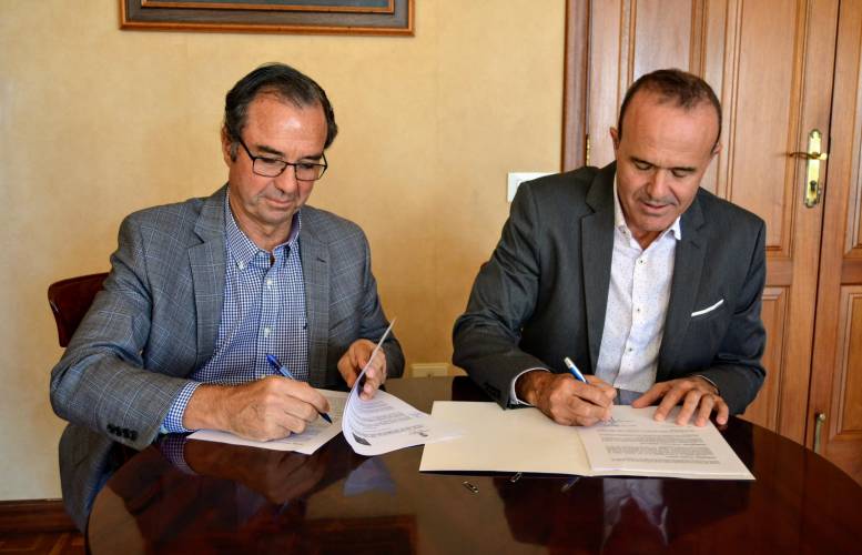 Joaquín Blanco, presidente de la Federación Canaria de Vela y Raúl Camacho, Consejero de Deportes de La Palma