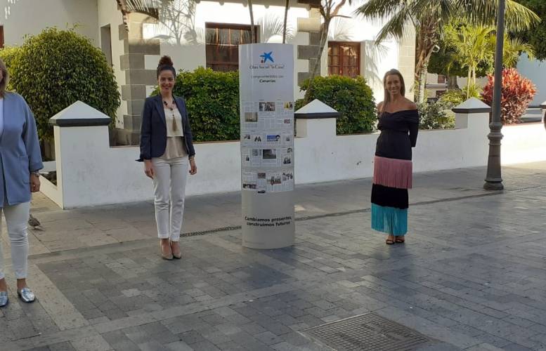 la alcaldesa aridanense, Noelia García Leal y Arancha Hernández, Mara Rodríguez y Silvia Camacho, directoras de las sucursales de Caixa Bank en Los Llanos de Aridane, tras la reunión de hoy viernes 15 de mayo en el Ayuntamiento aridanense.