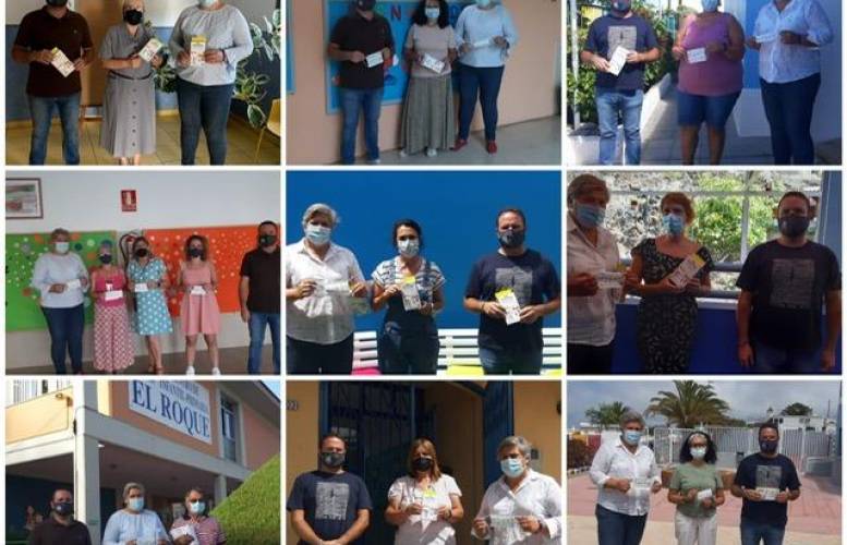 La alcaldesa de Los Llanos, Noelia García Leal, y el concejal de Servicios Públicos, José María Rivera durante la entrega de mascarillas