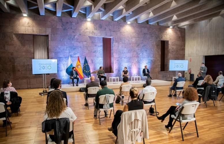 Acto de participación sobre la Agenda Canaria 2030 en Presidencia del Gobierno de Santa Cruz de Tenerife, en un foro con las universidades públicas, en diciembre pasado
