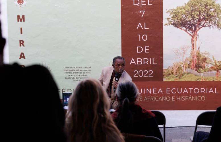 Conferencia de JUSTO BOLEKIA BOLEKÁ. Fotografía de Andrew Gallego.