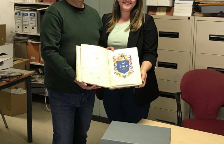 Miguel Santiago Pérez, Archivero Municipal; y Noelia Suárez, Auxiliar de Archivo